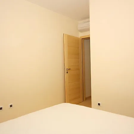3193n Appartamento Tučepi